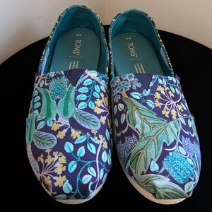 TOMS Women's Floral Canvas Shoes - Blue and Green Size 8